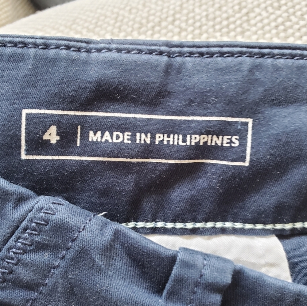 Vineyard Vines Navy Blue Women's Shorts.  Size 4 - Picture 6 of 8